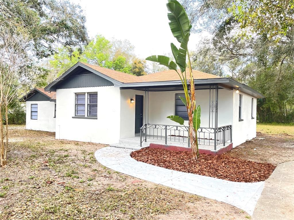 3006 E HENRY AVENUE TAMPA, FL 33610