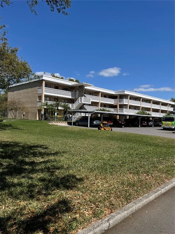 4910 BAY STREET NE UNIT 106 ST PETERSBURG, FL 33703