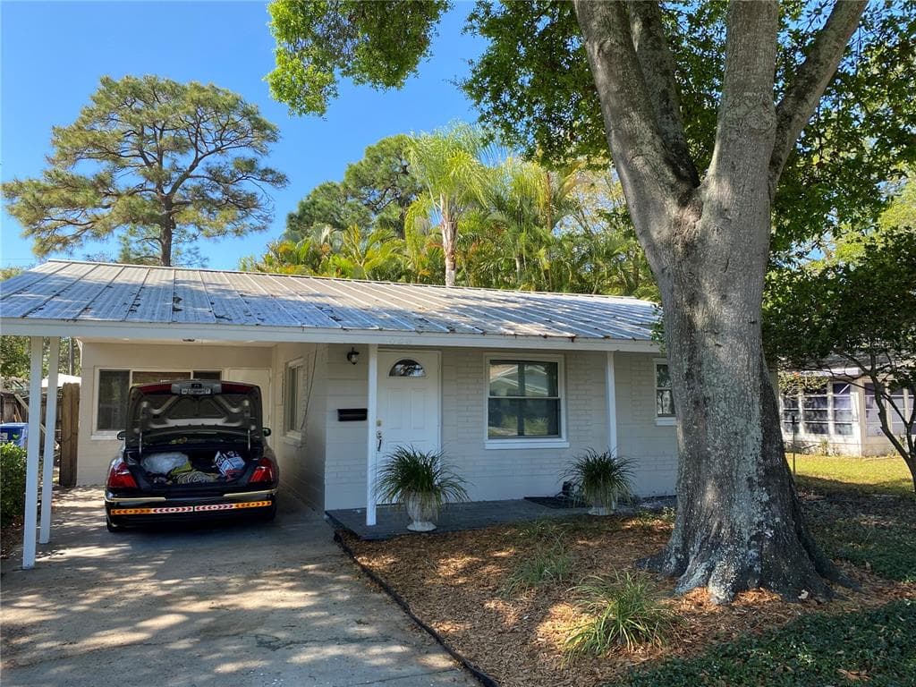 626 GARLAND STREET N ST PETERSBURG, FL 33703