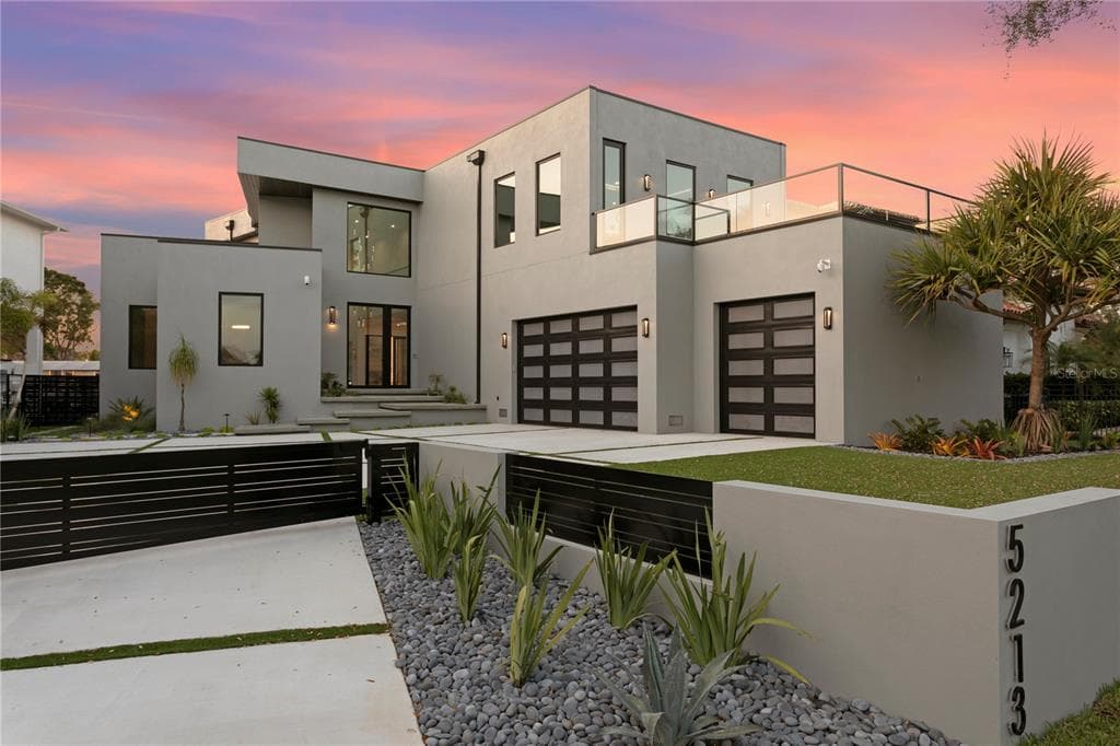 5213 W NEPTUNE WAY