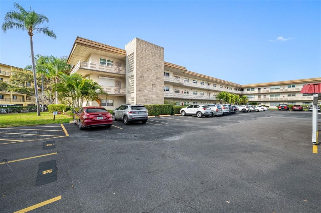 5750 80TH STREET N UNIT D204 ST PETERSBURG, FL 33709