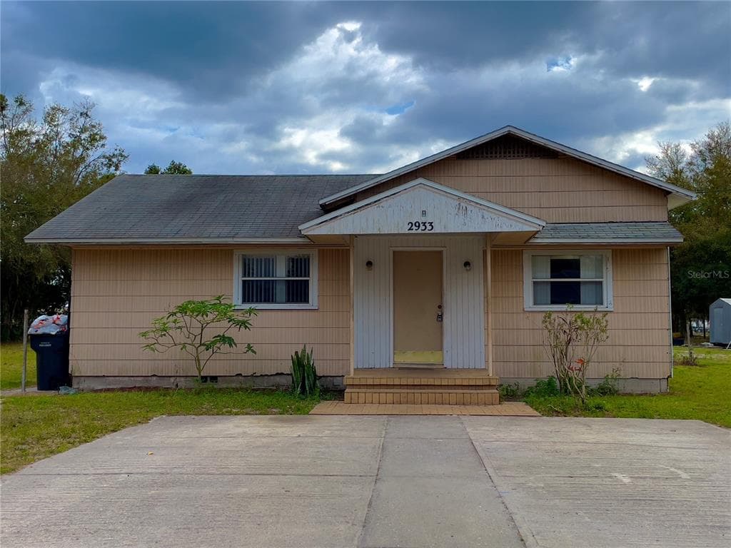2933 ILLINOIS AVENUE LAKELAND, FL 33803
