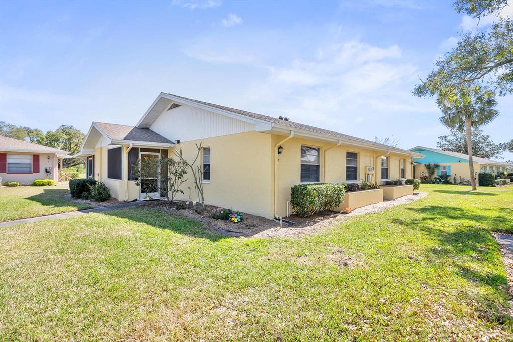1907 CANTERBURY LANE UNIT 8 SUN CITY CENTER, FL 33573