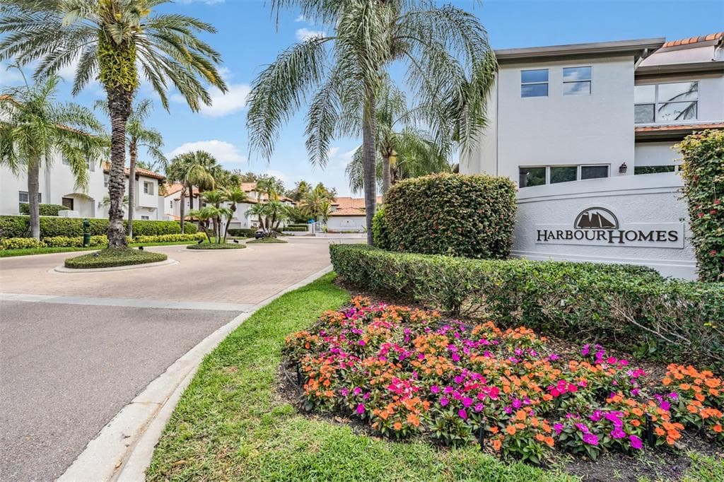 905 MIZZENMAST LANE UNIT 905 TAMPA, FL 33602