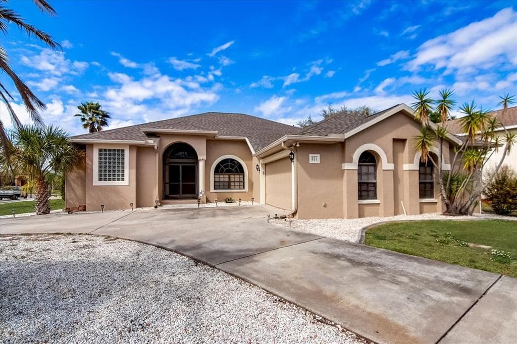 821 GREENVIEW DRIVE APOLLO BEACH, FL 33572