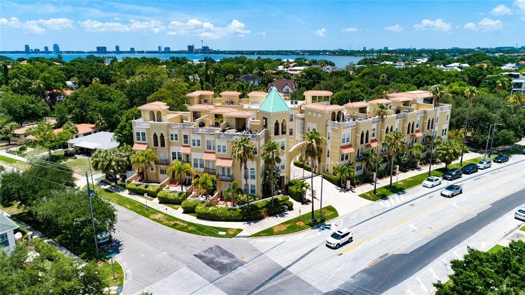 114 E DAVIS BOULEVARD UNIT 10 TAMPA, FL 33606
