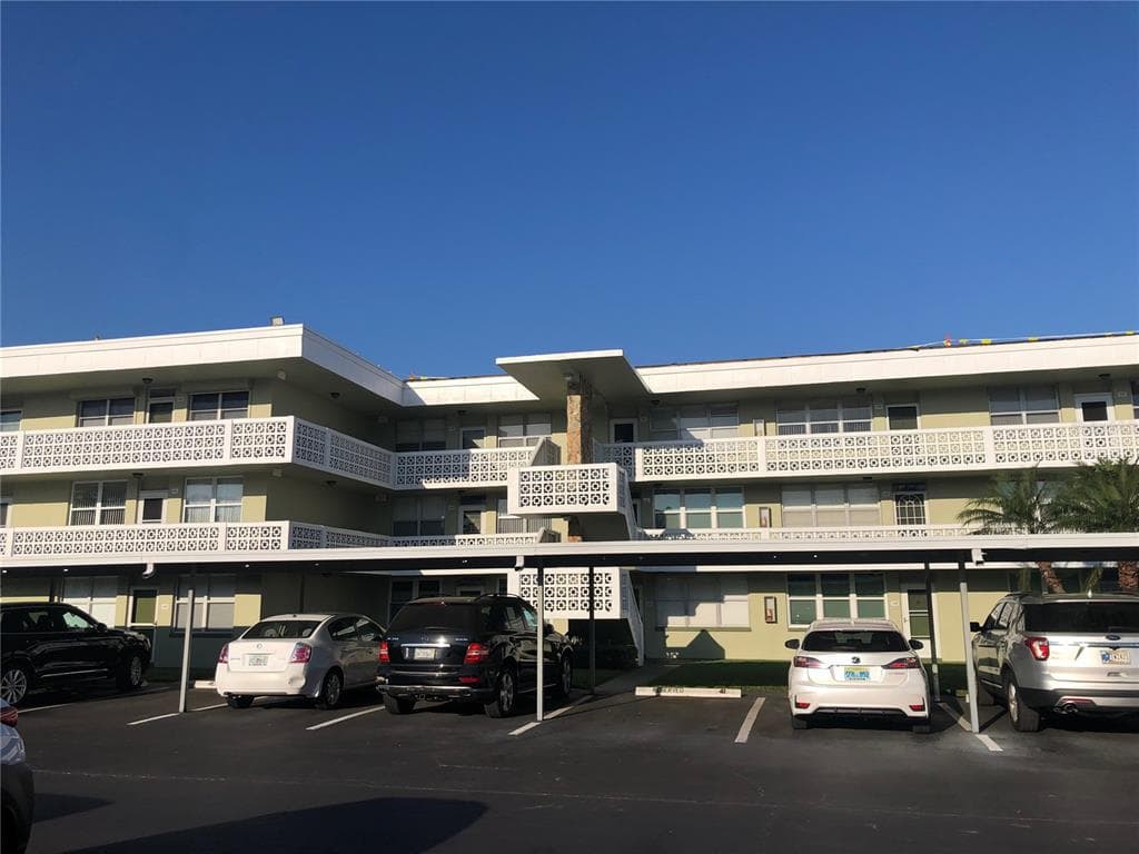 4710 BAY STREET NE UNIT 319 ST PETERSBURG, FL 33703