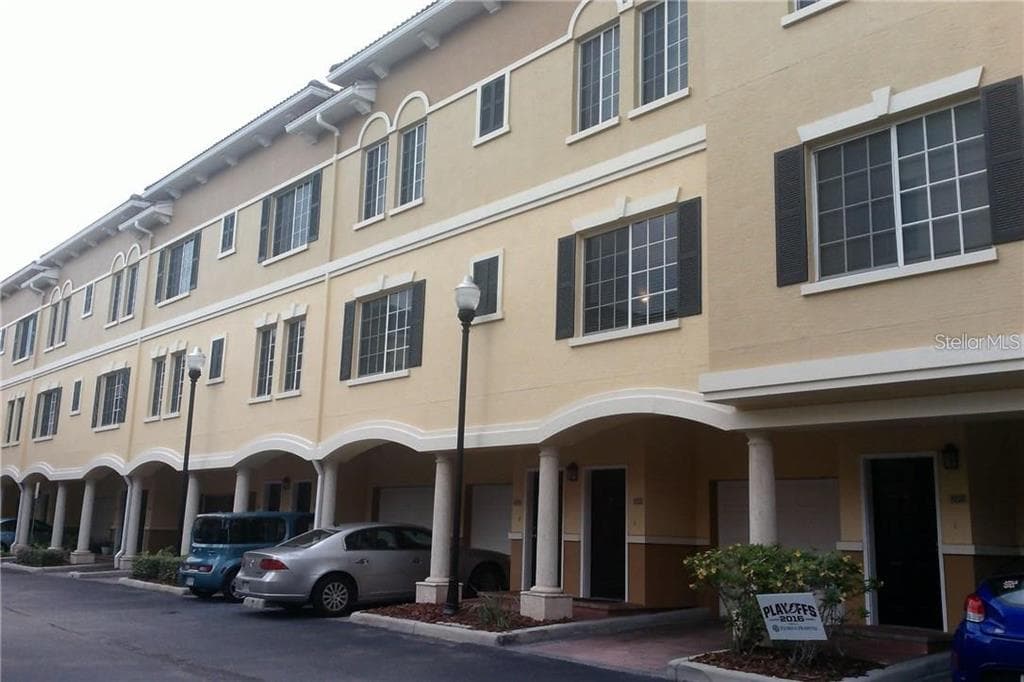 5220 HAMPTON BEACH PLACE UNIT 5220 TAMPA, FL 33609