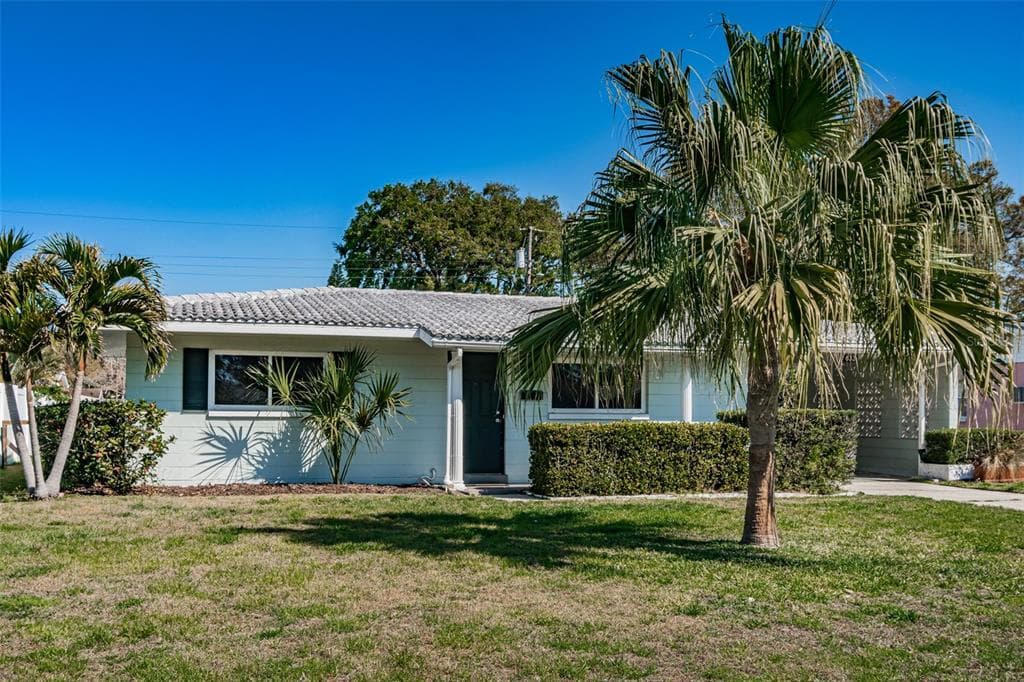 633 42ND AVENUE NE ST PETERSBURG, FL 33703