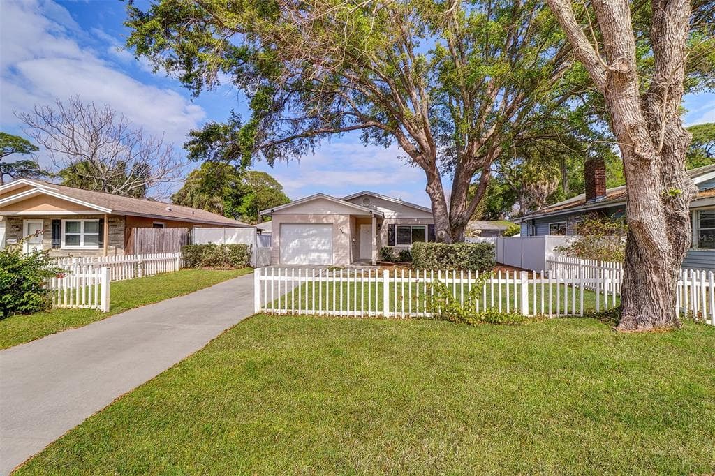 1749 NEW HAMPSHIRE AVENUE NE ST PETERSBURG, FL 33703