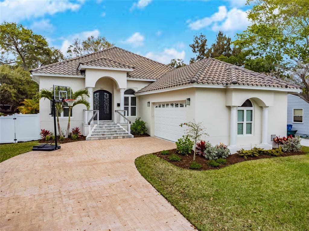 815 59TH AVENUE NE ST PETERSBURG, FL 33703