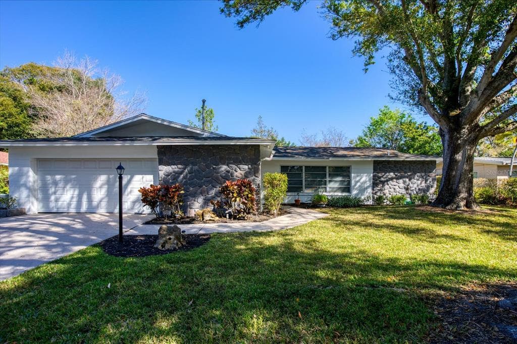 1041 56TH AVENUE S ST PETERSBURG, FL 33705