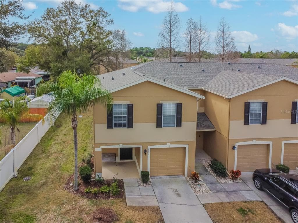 7902 LONGWOOD RUN LANE TAMPA, FL 33615