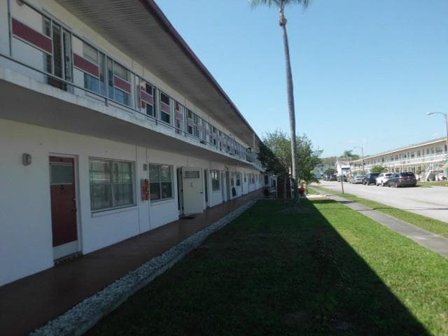 1950 58TH AVENUE N UNIT 17 ST PETERSBURG, FL 33714