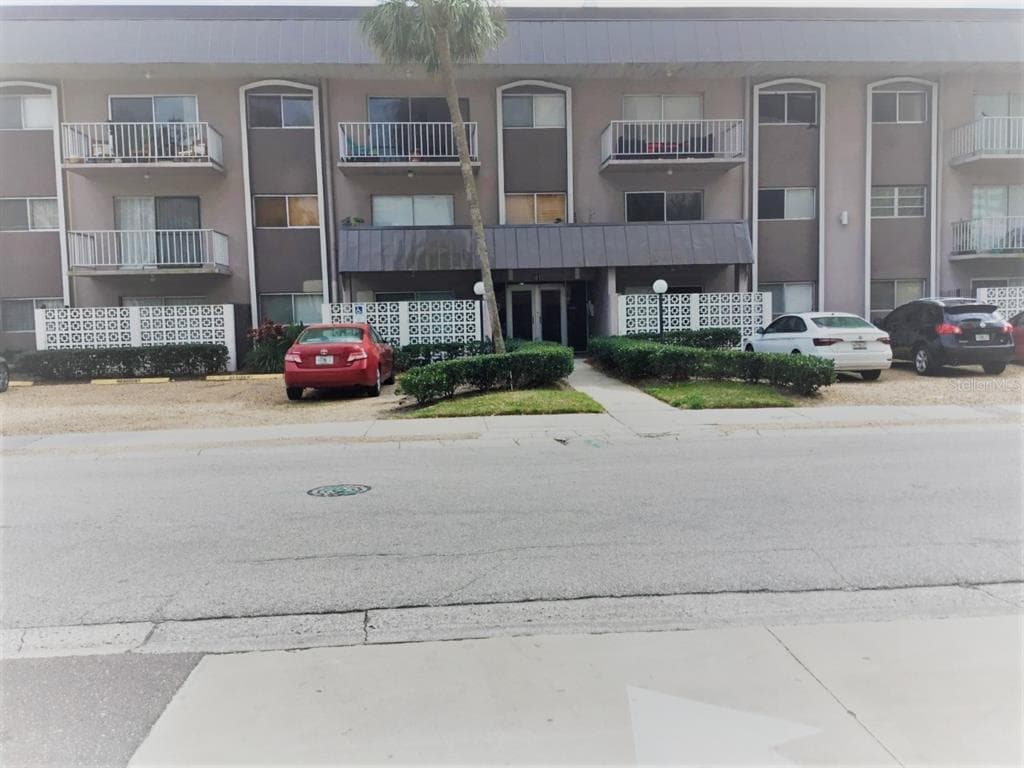 4610 W GRAY STREET UNIT 310 TAMPA, FL 33609