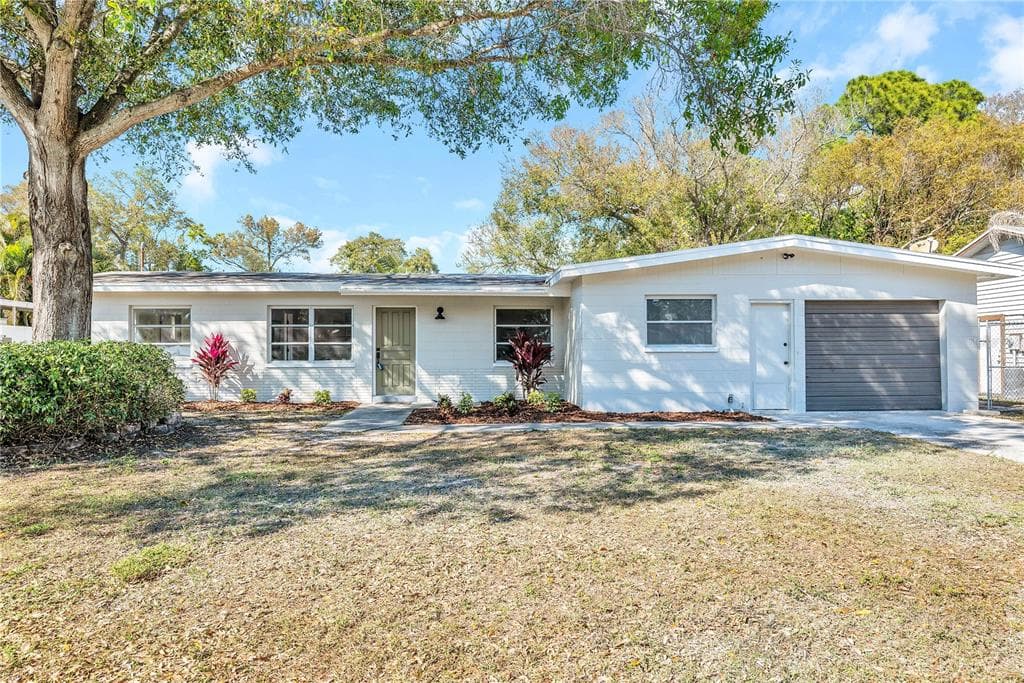 8705 FLAME VINE AVENUE SEMINOLE, FL 33777