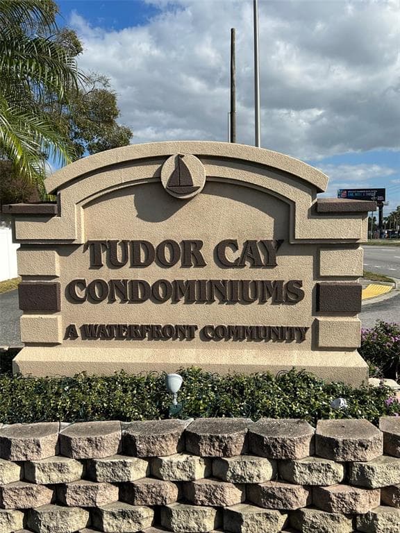 9213 TUDOR DRIVE UNIT B205 TAMPA, FL 33615