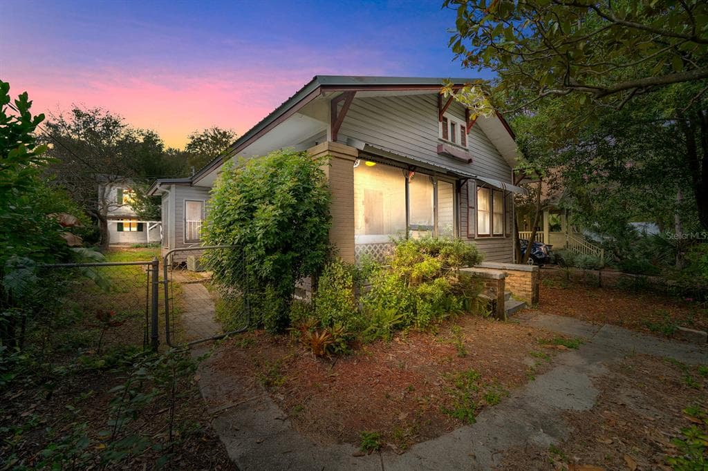 8410 N MITCHELL AVENUE TAMPA, FL 33604