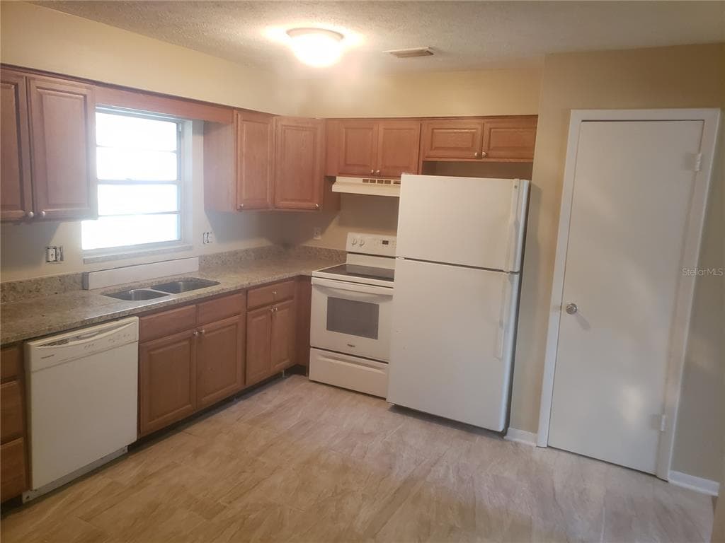 6807 MATHERS LANE UNIT A RIVERVIEW, FL 33578
