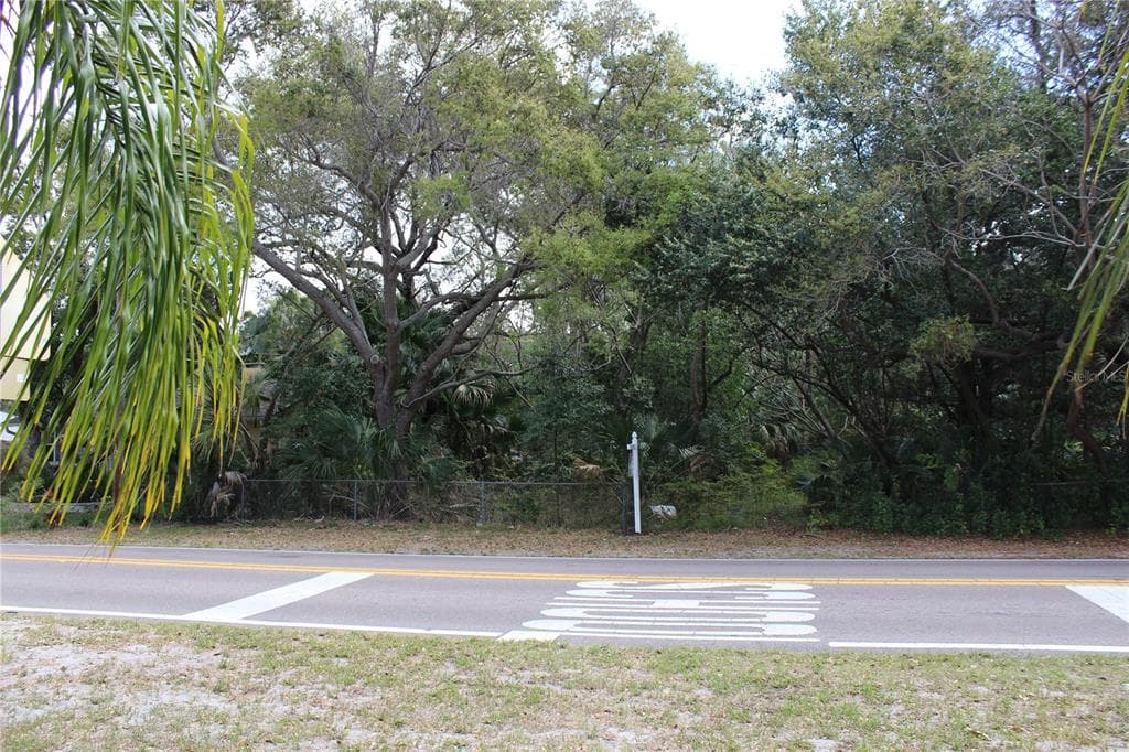 1923 N BETTY LANE CLEARWATER, FL 33755
