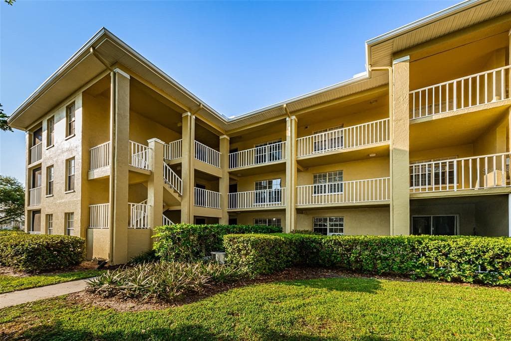 2690 CORAL LANDINGS BOULEVARD UNIT 123 PALM HARBOR, FL 34684