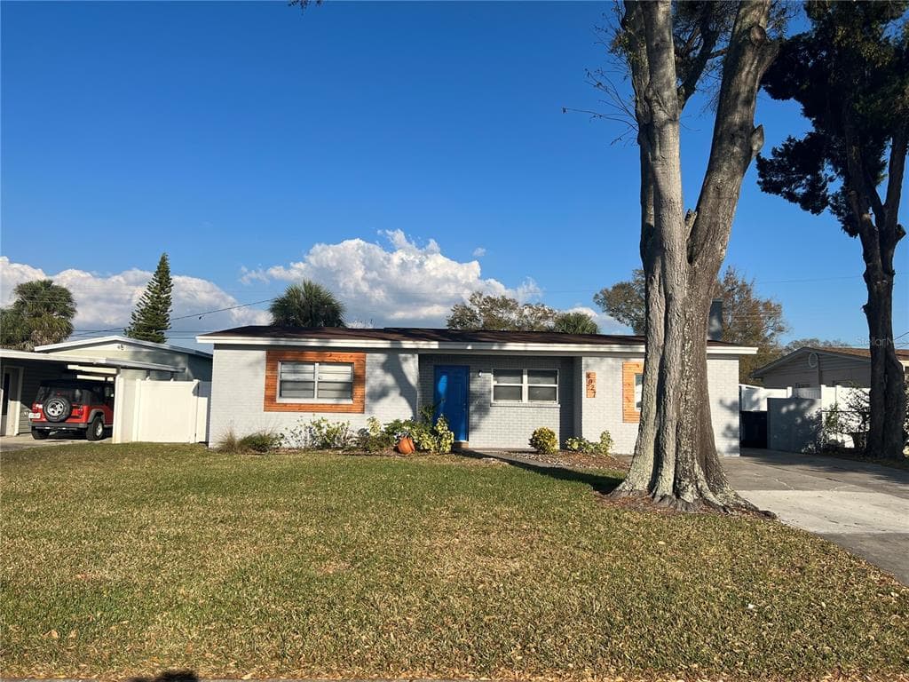 4927 MURRAY HILL DRIVE TAMPA, FL 33615
