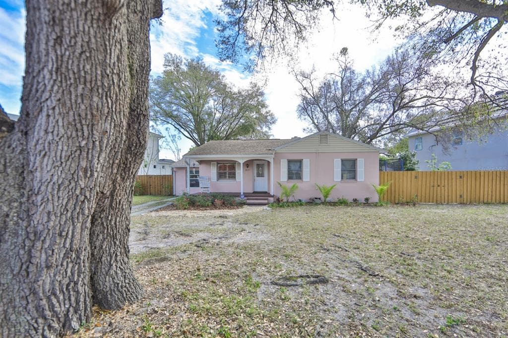 3612 W TAMPA CIRCLE TAMPA, FL 33629