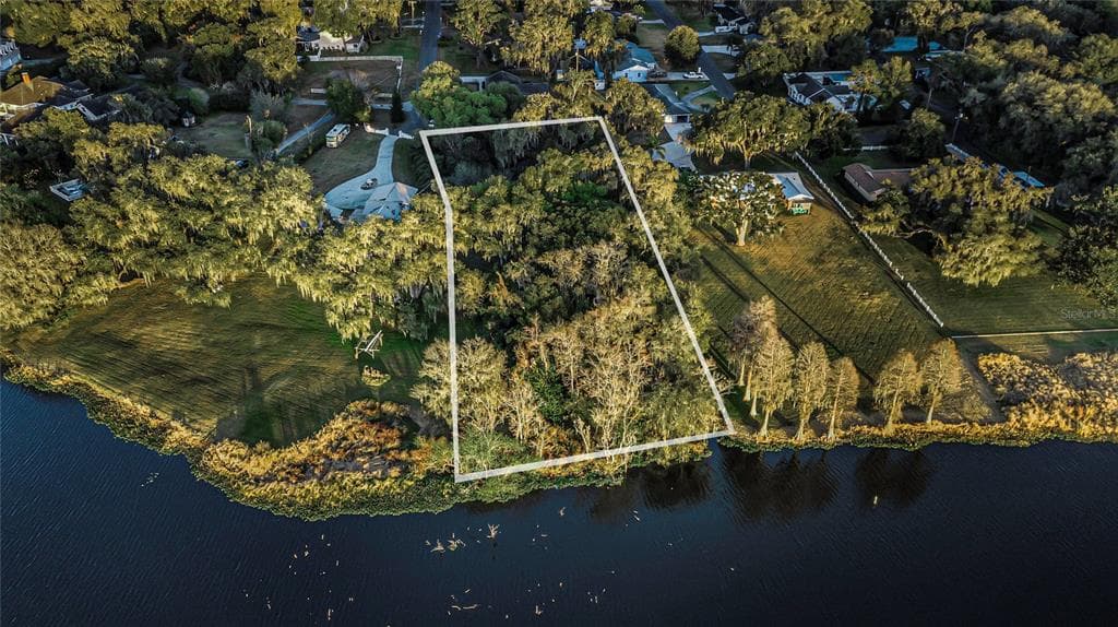KISER DRIVE VALRICO, FL 33594