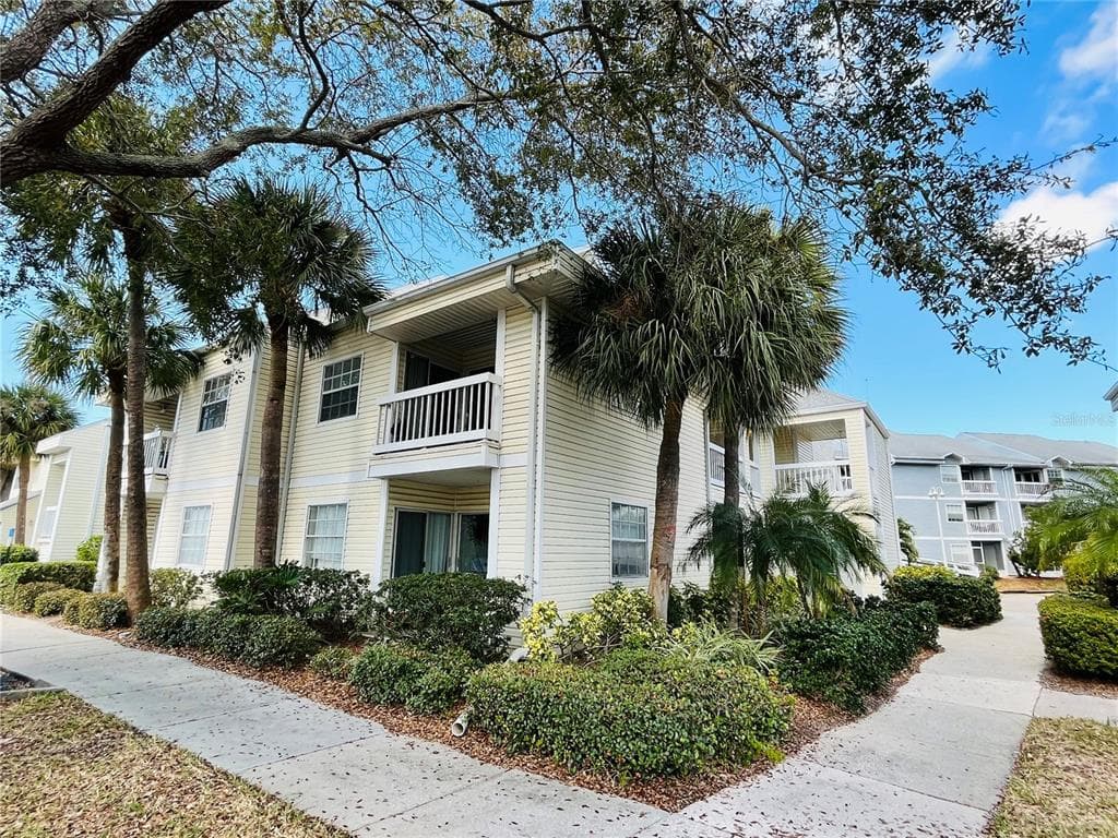 6915 STONESTHROW CIRCLE N UNIT 3205 ST PETERSBURG, FL 33710