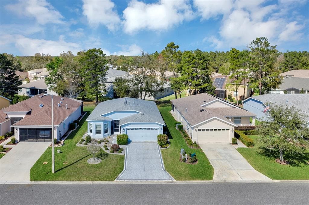 27152 ROANOKE DRIVE LEESBURG, FL 34748