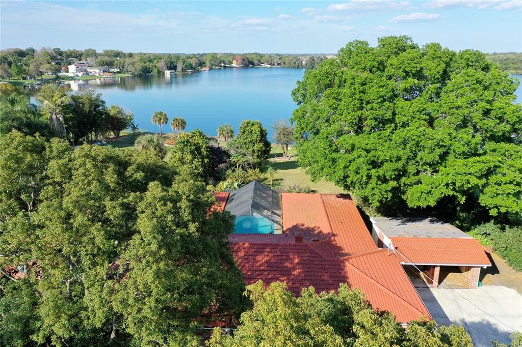 110 S LAKE FLORENCE DRIVE WINTER HAVEN, FL 33884