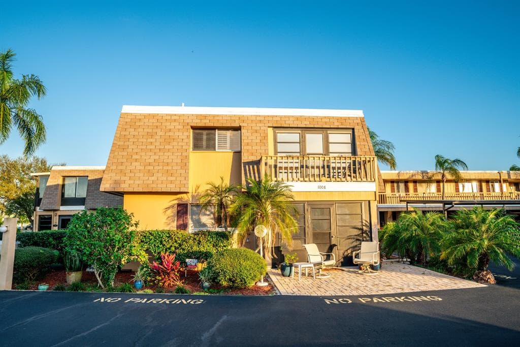 1008 APOLLO BEACH BOULEVARD UNIT 201 APOLLO BEACH, FL 33572