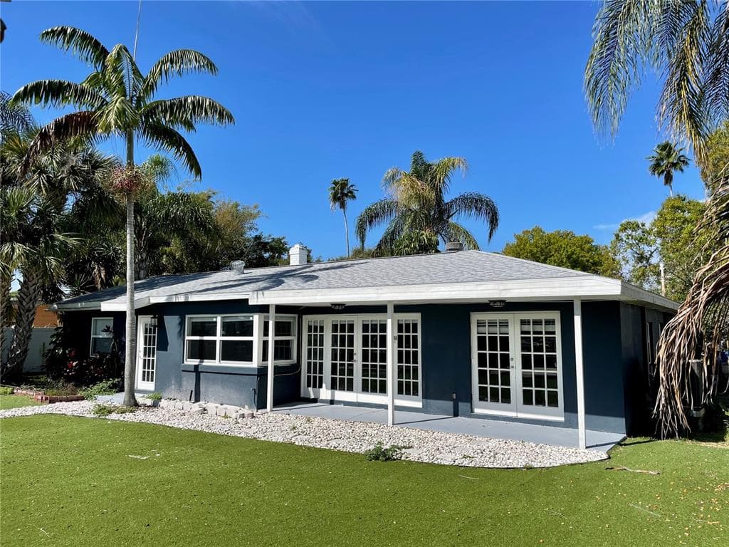 5715 BAYOU GRANDE BOULEVARD NE ST PETERSBURG, FL 33703