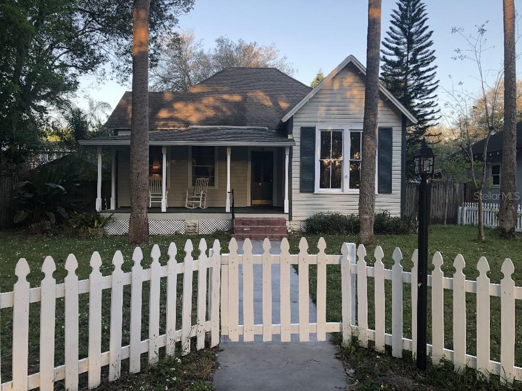 911 S OAK AVENUE SANFORD, FL 32771