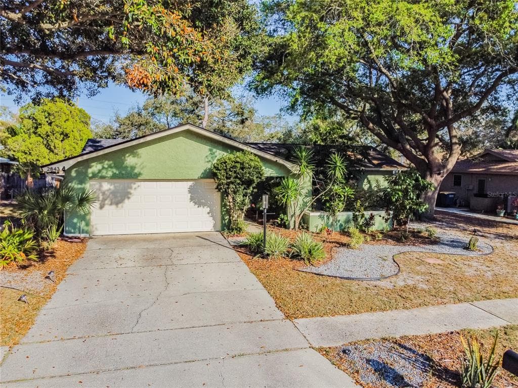 2843 MEADOW OAK DRIVE E CLEARWATER, FL 33761