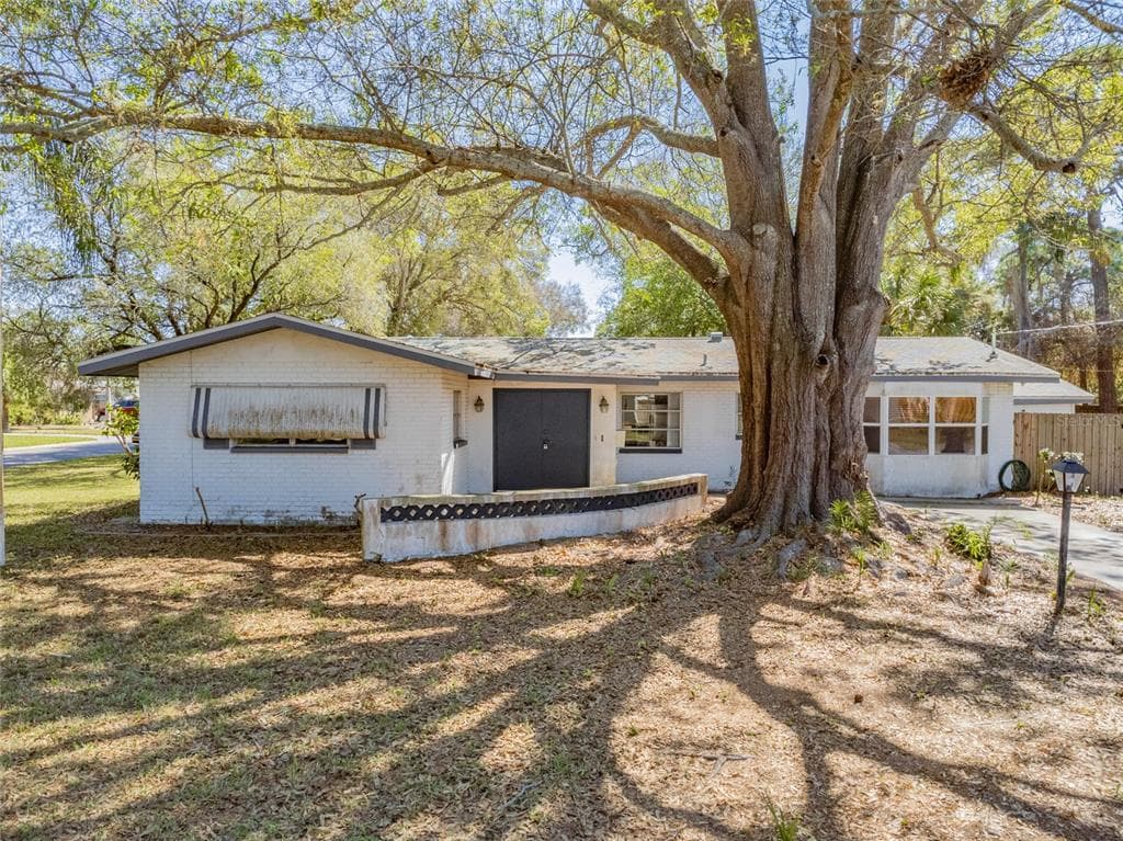 5625 ATLANTIC AVENUE N ST PETERSBURG, FL 33703