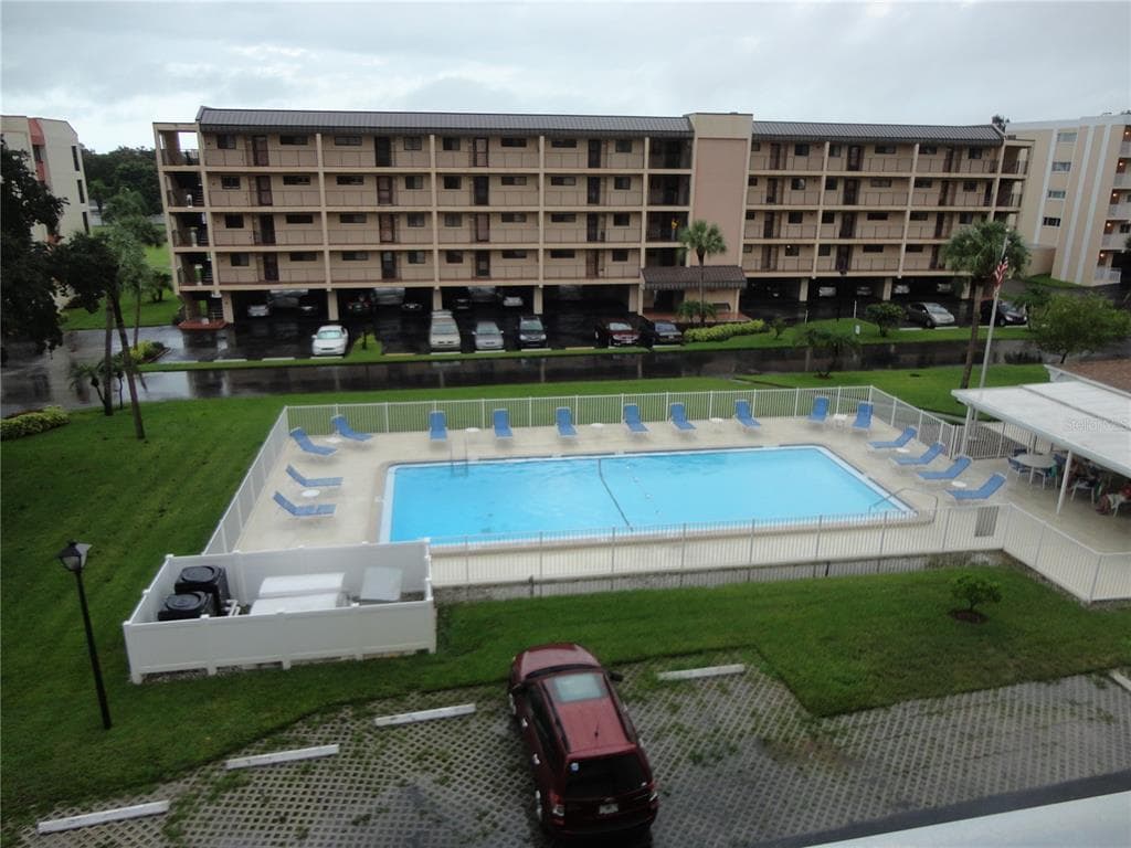 9433 HARBOR GREENS WAY UNIT 408 SEMINOLE, FL 33776