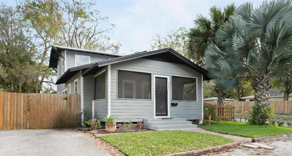 8201 N 10TH STREET TAMPA, FL 33604