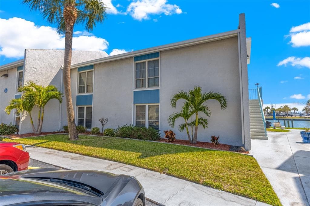 345 MEDALLION BOULEVARD UNIT B MADEIRA BEACH, FL 33708