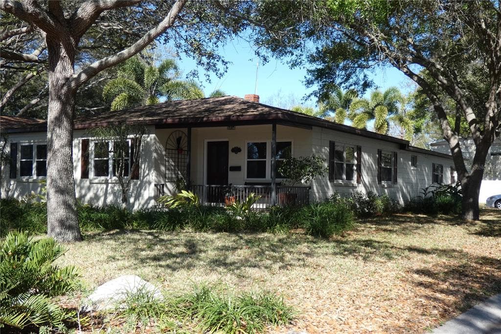 135 NW MONROE CIRCLE N ST PETERSBURG, FL 33702
