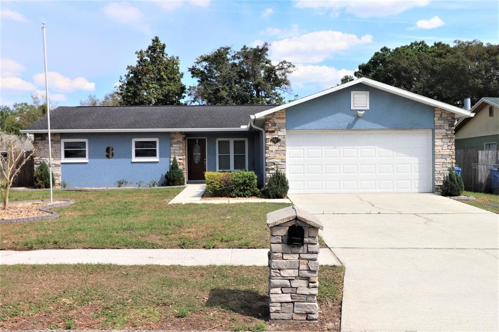 320 BRANDYWINE DRIVE VALRICO, FL 33594