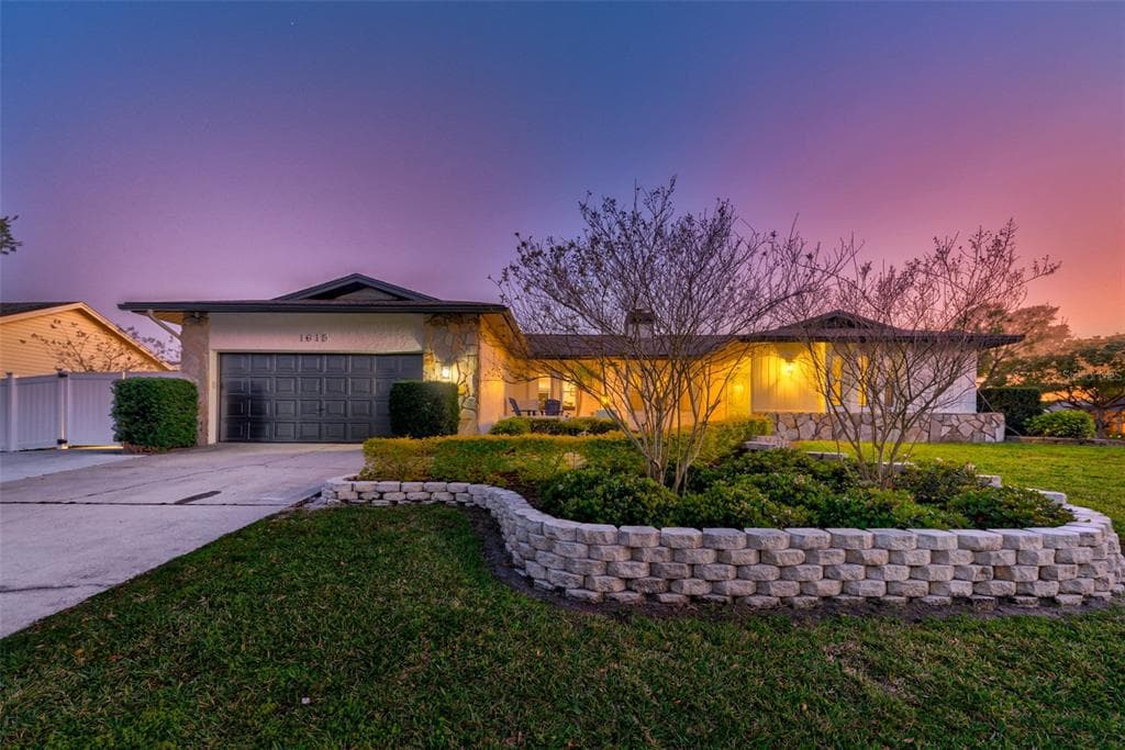 1615 COUNTRY LANE DUNEDIN, FL 34698