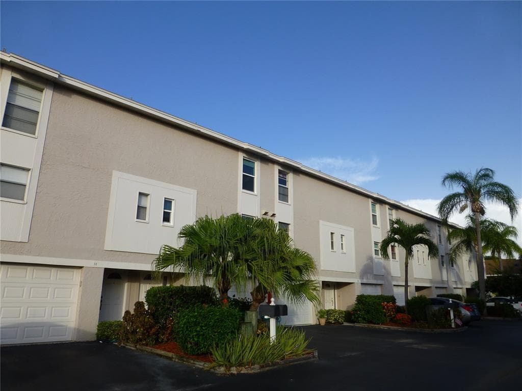 255 CAPRI CIRCLE UNIT 32 TREASURE ISLAND, FL 33706
