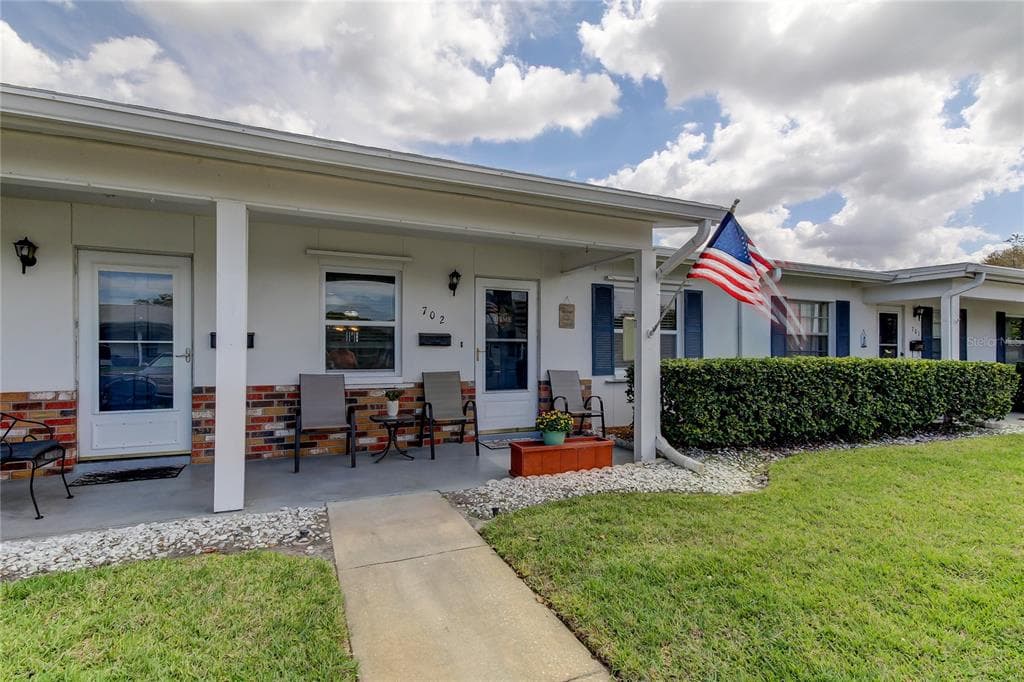702 BRANDY WINE DRIVE LARGO, FL 33771
