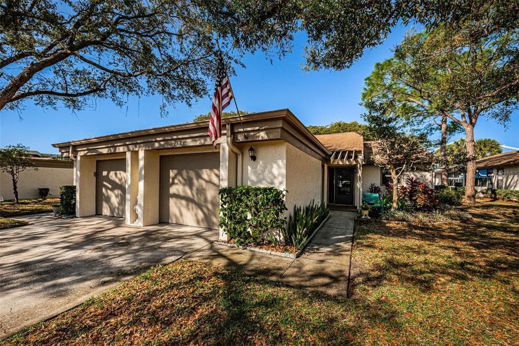 2404 GREEN DOLPHIN CIRCLE TARPON SPRINGS, FL 34689