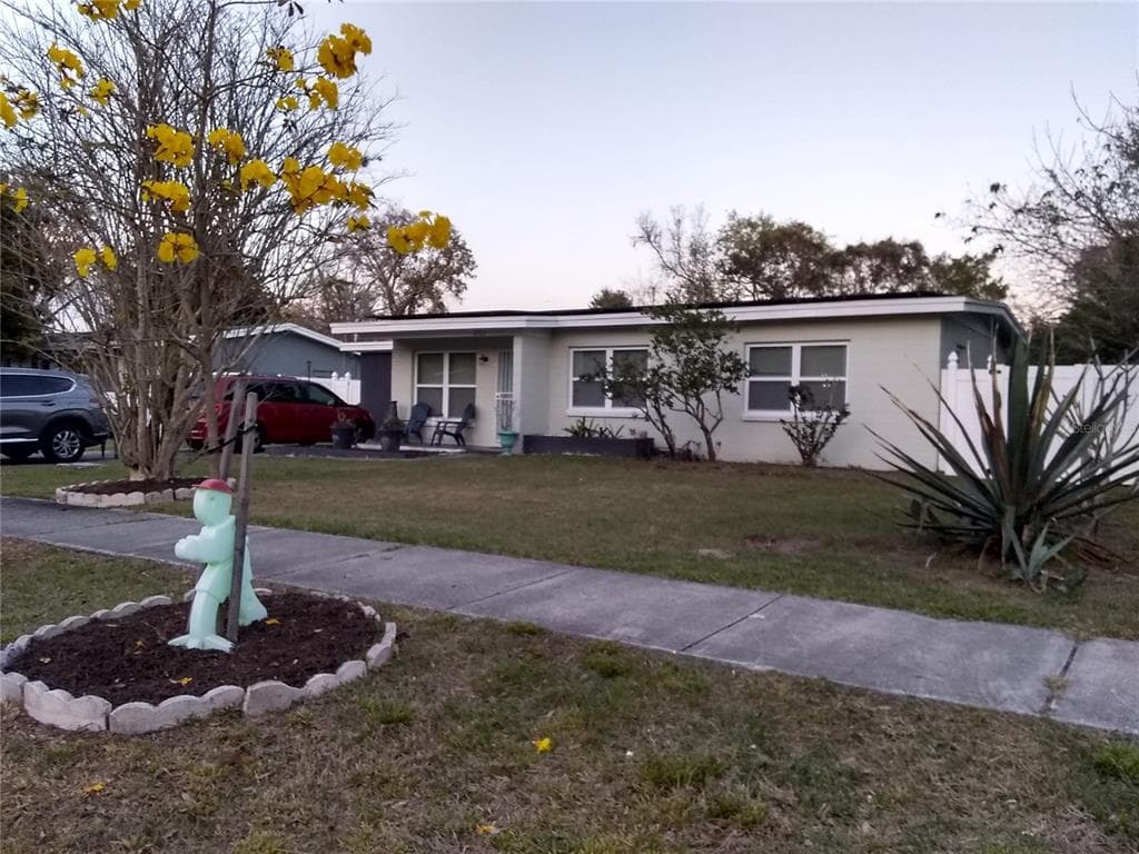 8703 N LARKHALL PLACE TAMPA, FL 33604
