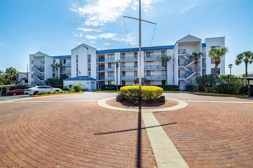 2424 W TAMPA BAY BOULEVARD UNIT L303 TAMPA, FL 33607