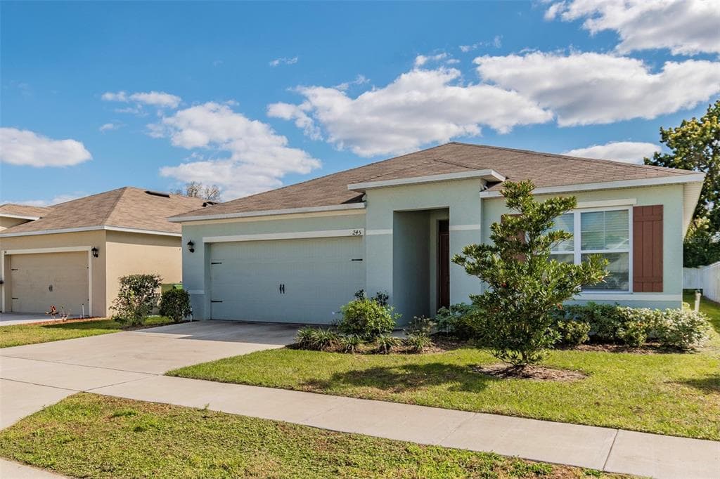 245 ST GEORGES CIRCLE EAGLE LAKE, FL 33839