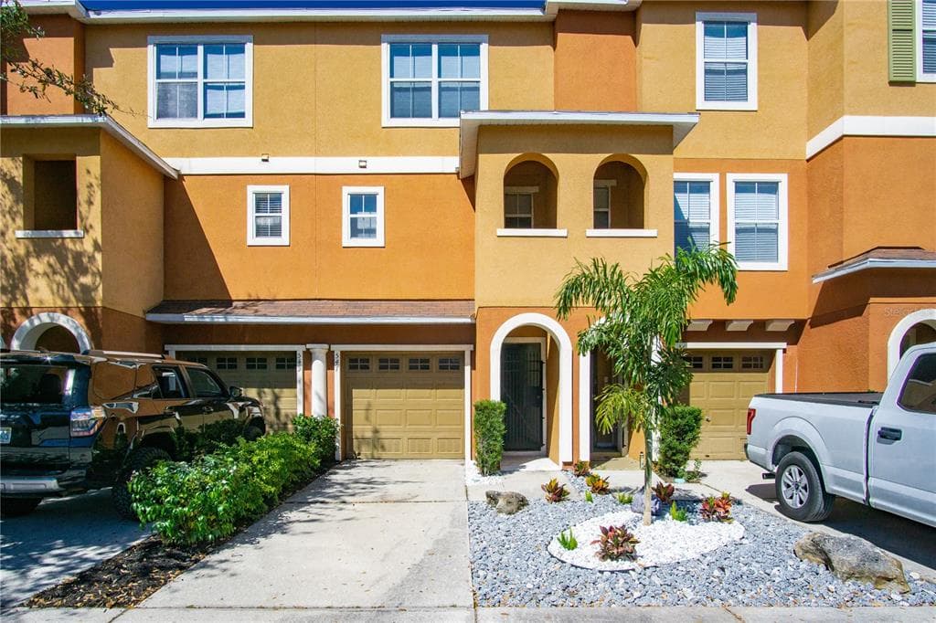 547 VINCINDA CREST WAY TAMPA, FL 33619