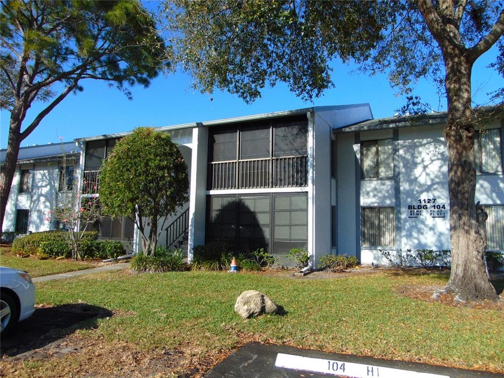 1127 PINE RIDGE CIRCLE W UNIT E2 TARPON SPRINGS, FL 34688